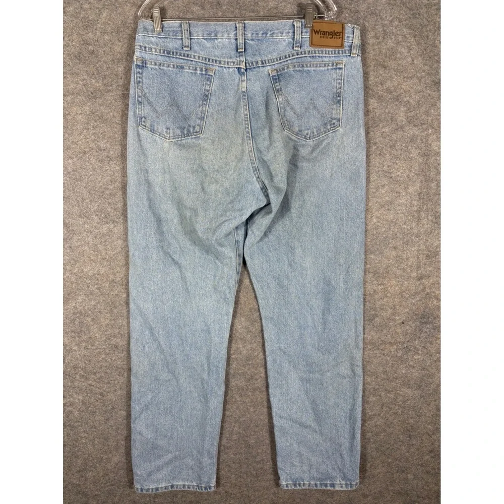 Wrangler Mens Jeans 38x32 Light Wash Denim Relaxed Fit Classic Casual‎